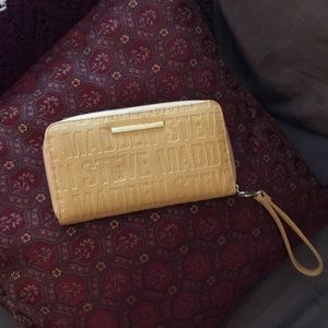 Steve Madden wristlet